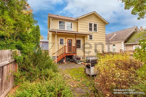 131 SE 30th Pl #A, Portland, OR 97214