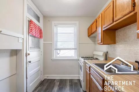 4220 N Clark St #1, Chicago, IL 60613
