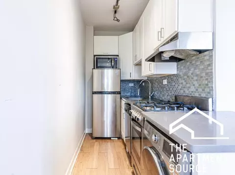 511 W Belmont Ave #32, Chicago, IL 60657