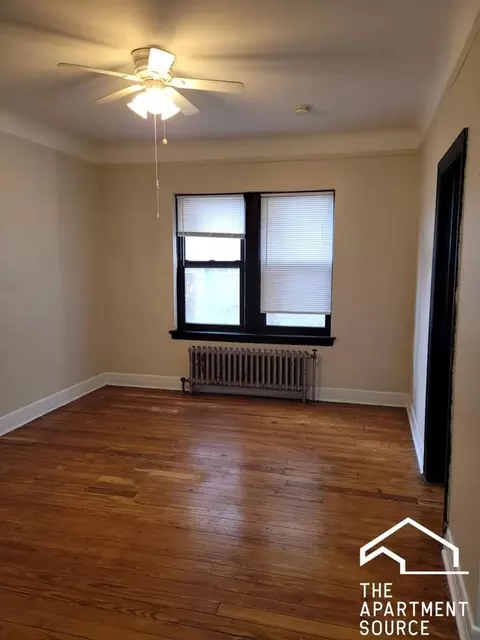 948 W Cuyler Ave #114, Chicago, IL 60613