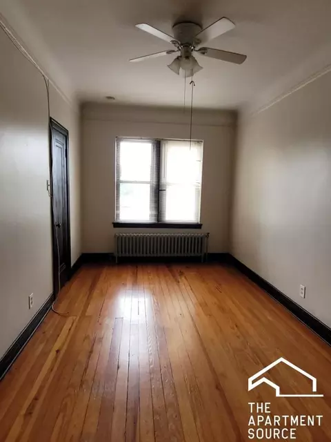 948 W Cuyler Ave #3, Chicago, IL 60613