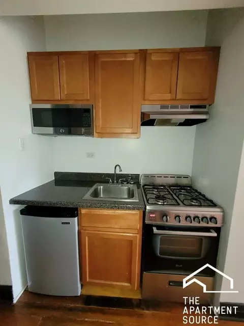 948 W Cuyler Ave #5, Chicago, IL 60613
