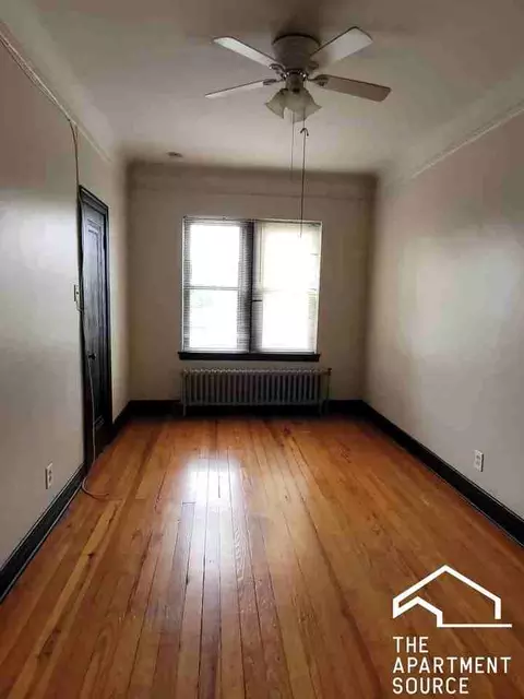 948 W Cuyler Ave #5, Chicago, IL 60613