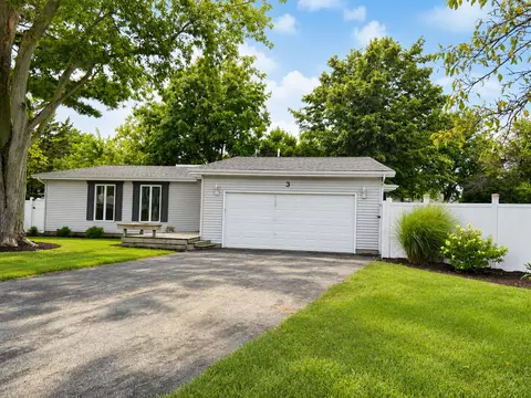 3 Angela Ct, Savoy, IL 61874