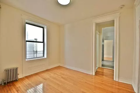 22-73 41st St #8, Astoria, NY 11105