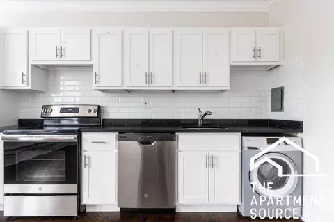 3345 N Marshfield Ave #405, Chicago, IL 60657