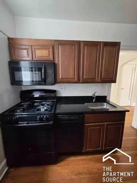 1924 W Morse Ave #3N, Chicago, IL 60626