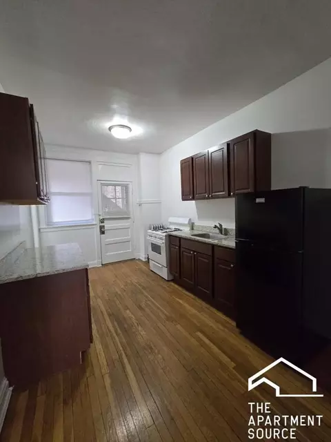 7755 N Sheridan Rd #2, Chicago, IL 60626
