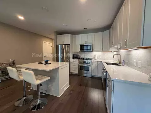 350 Oliver Ave #905, Pittsburgh, PA 15222
