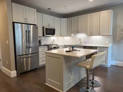 350 Oliver Ave #905, Pittsburgh, PA 15222