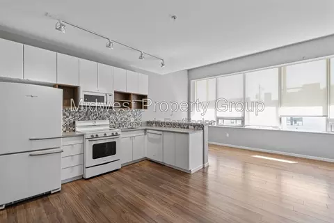 4100 Lindell Blvd #201, Saint Louis, MO 63108