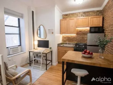332 E 95th St, New York, NY 10128