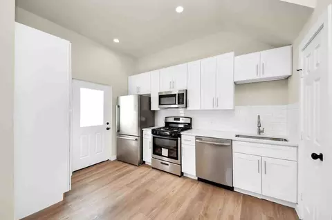 8025 Peachtree St, Houston, TX 77016