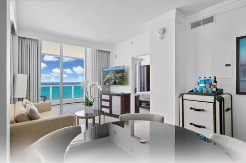 4391 Collins Ave #1325636P, Miami Beach, FL 33140