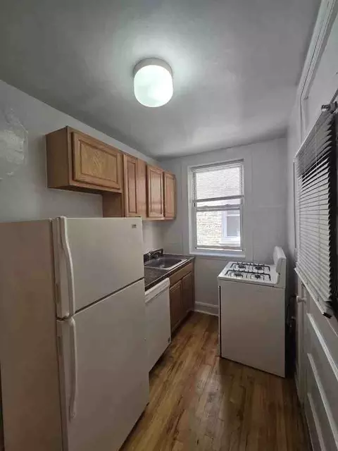 1806 W Farwell Ave #1A, Chicago, IL 60626