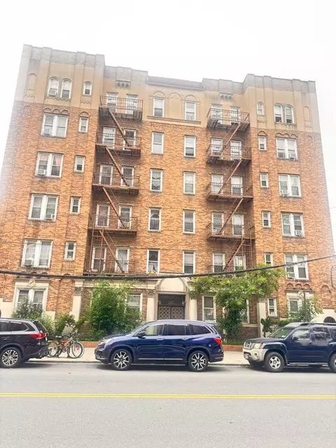 36-20 Parsons Blvd #4E, Flushing, NY 11354