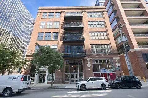 215 N Aberdeen St #403B, Chicago, IL 60607