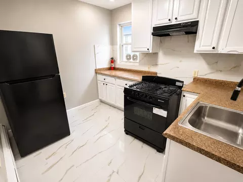 50 Halsted St #2C, Newark, NJ 07106