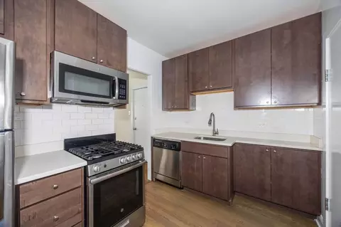 2645 N Spaulding Ave #1E, Chicago, IL 60647