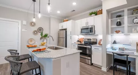 7101 E William Cannon Dr, Austin, TX 78744