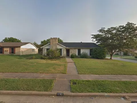 1201 Meadow Creek Dr, Lancaster, TX 75146
