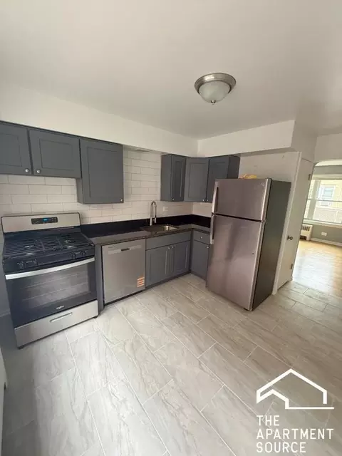 6727 N California Ave #1W, Chicago, IL 60645
