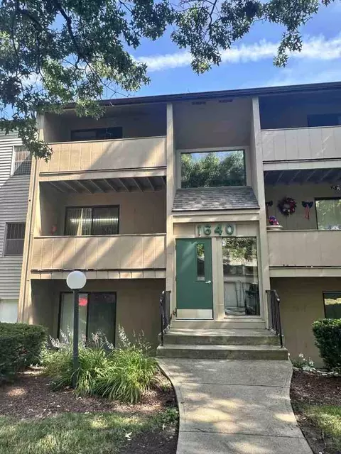 1640 Cedarwood Dr #331, Westlake, OH 44145