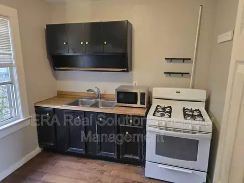 3721 W 33rd St, Cleveland, OH 44109