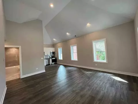 4927 N Claremont Ave #205, Chicago, IL 60625