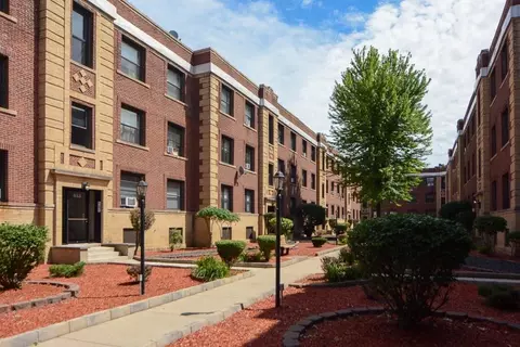 819 W Waveland Ave #1N, Chicago, IL 60613
