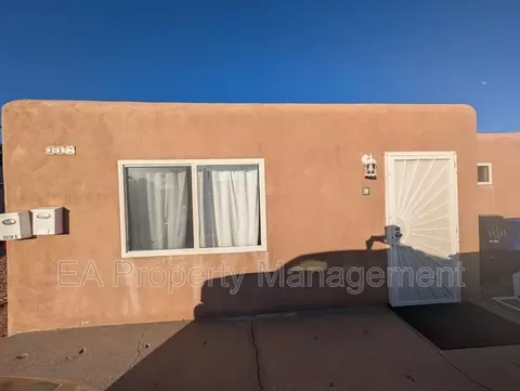 212 65th St NW, Albuquerque, NM 87105