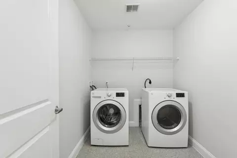 95 Filley St, Bloomfield, CT 06002
