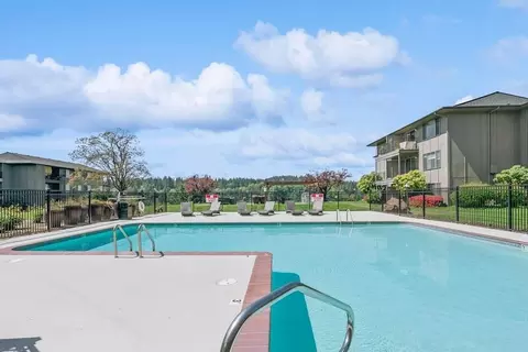 12601 SE River Rd, Oak Grove, OR 97222