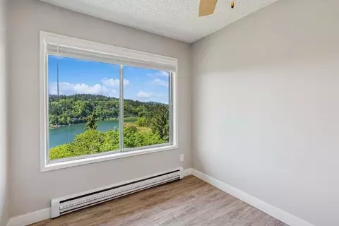 12601 SE River Rd, Oak Grove, OR 97222