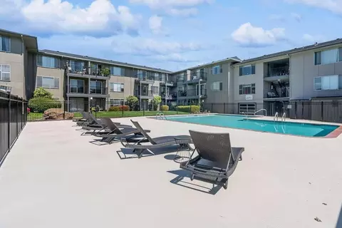 12601 SE River Rd, Oak Grove, OR 97222