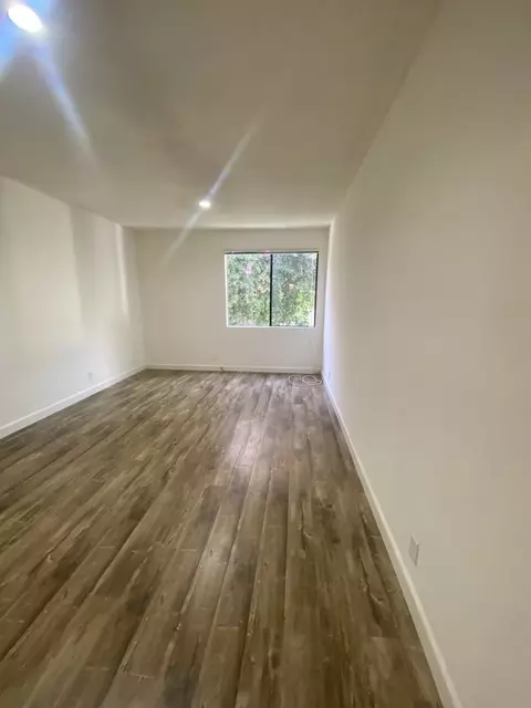 14411 Riverside Dr #10, Los Angeles, CA 91423