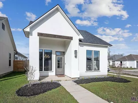 10238 Grayton Dr, Central, LA 70818