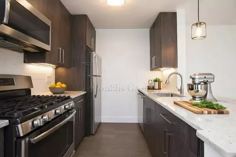 37 3rd St #909, Brooklyn, NY 11231