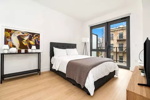 282 Grand St #404, New York, NY 10002