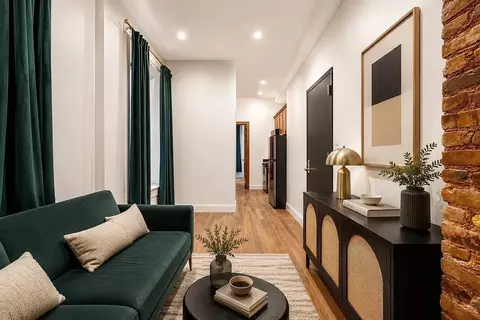248 Broome St #4, New York, NY 10002