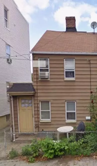 14 Houston St, Newark, NJ 07105