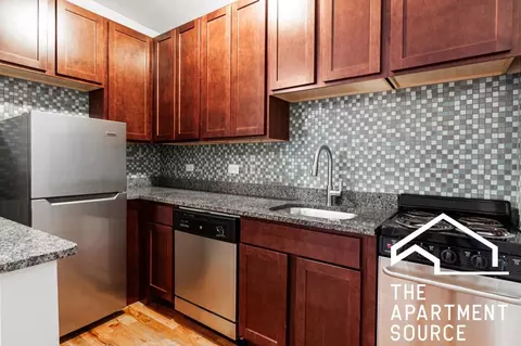 635 W Barry Ave #404, Chicago, IL 60657