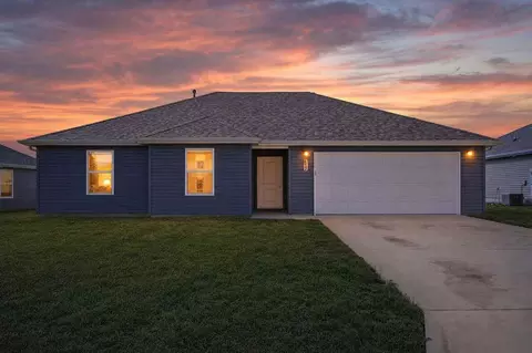 112 Pin Oak Dr, Aurora, MO 65605