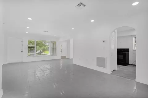6621 Perry St, Hollywood, FL 33024