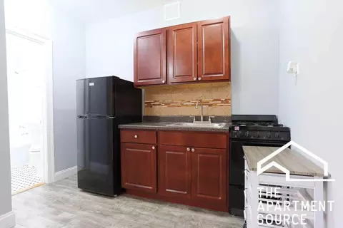 6930 N Greenview Ave #705, Chicago, IL 60626