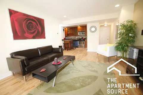 6954 N Greenview Ave #406, Chicago, IL 60626