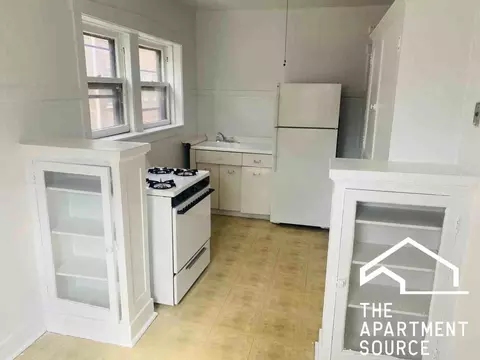 104 Lincoln Ave #2E, Riverside, IL 60546