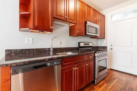 740 W Addison St #N2, Chicago, IL 60613