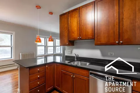 740 W Addison St #N2, Chicago, IL 60613
