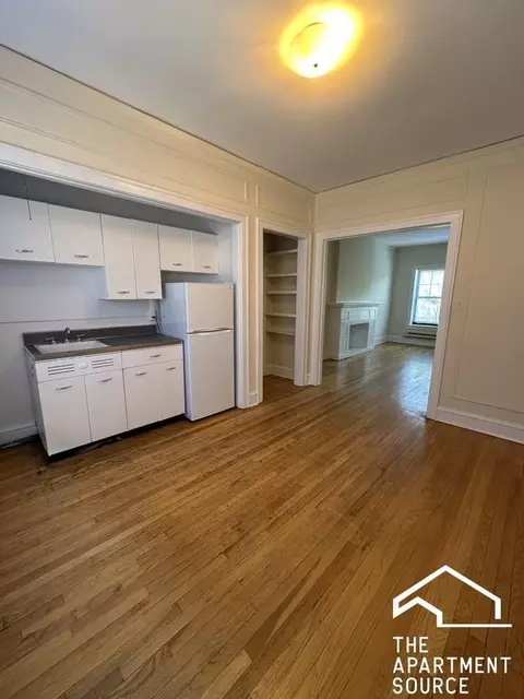 1031 Dempster St #E1, Evanston, IL 60201